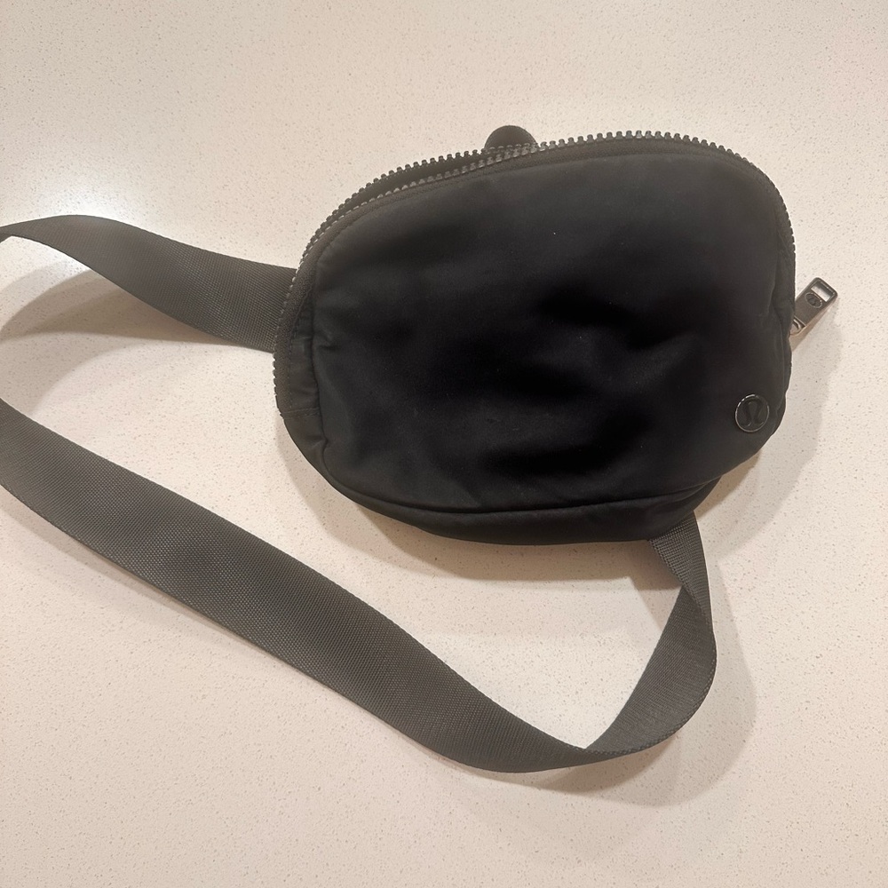 lululemon athletica belt bag